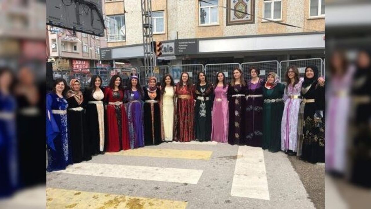Kadınlardan Ne İstiyoruz, Derdimiz Ne? (22) Özalp Belediye Eş Başkanı Dilan Öğrenci: Daha eşit yaşam için umut olabilir