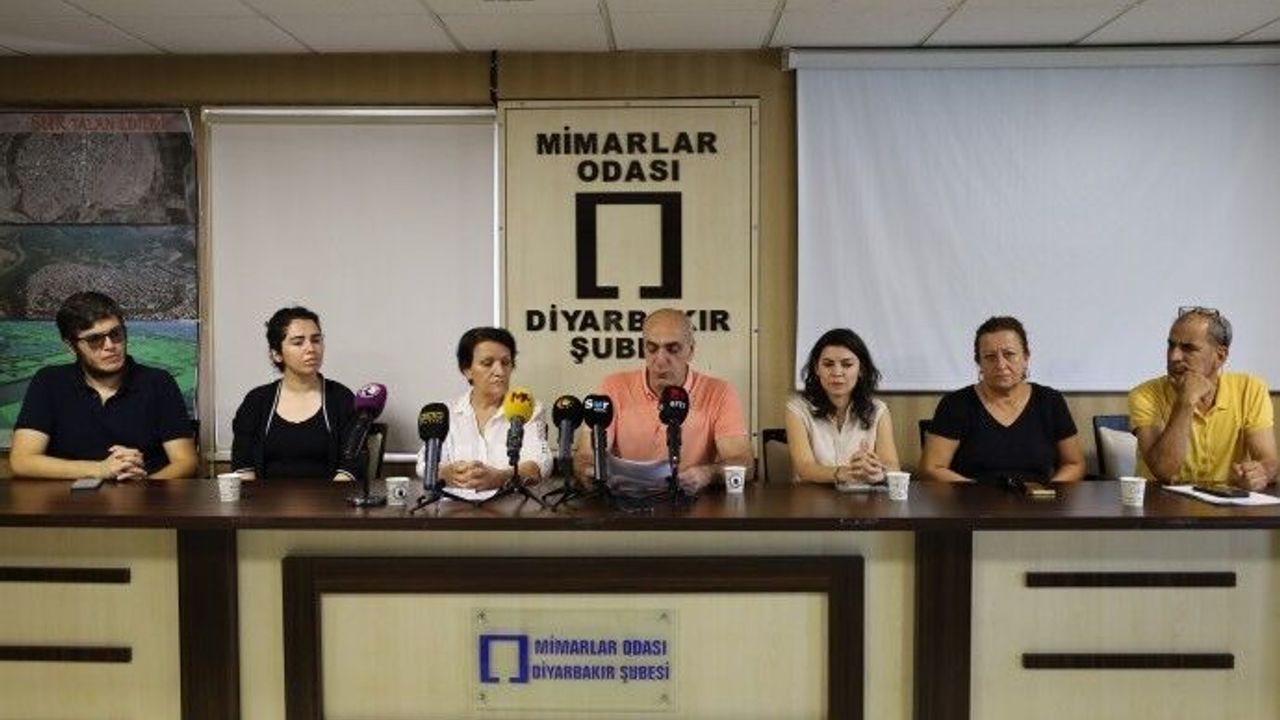 ‘Surlar ve Hevsel Bahçeleri’ndeki yanlıştan dönün’