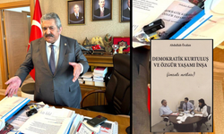 Feti Yıldız’ın masasındaki Öcalan kitabı dikkat çekti