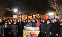 Birçok kentte deprem anması: Kayıp çocukları nerede?