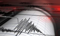 Endonezya'da 7.4 büyüklüğünde deprem!