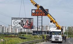 Kent estetiğini bozan reklam yapıları kaldırılıyor