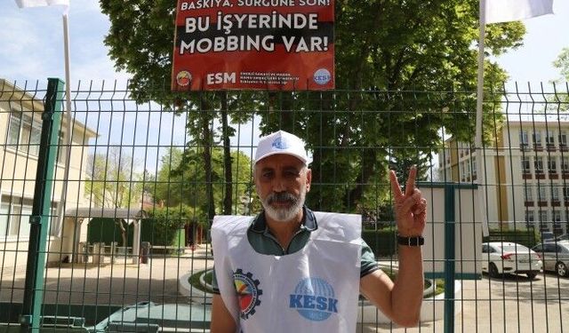 ‘Sürgüne’ karşı oturma eylemi başlattı