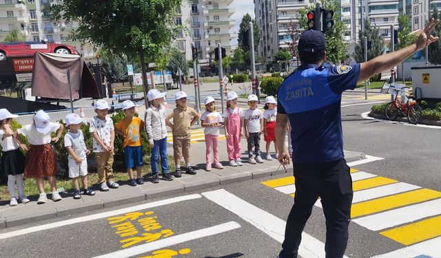 Kayapınar Belediyesi’nden Miniklere Trafik Eğitimi