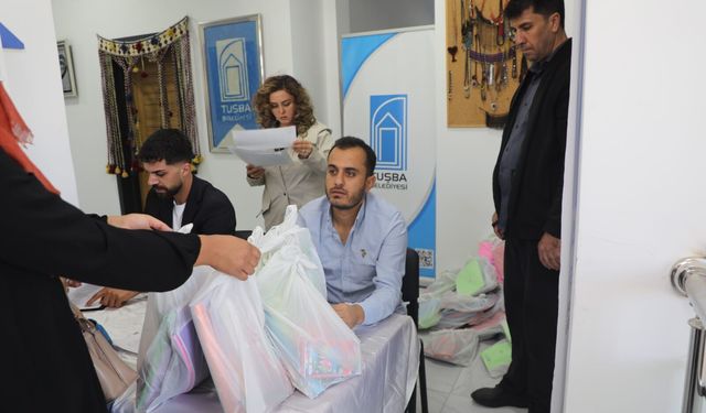 Tuşba Belediyesi’nden Bin Öğrenciye Kırtasiye Desteği
