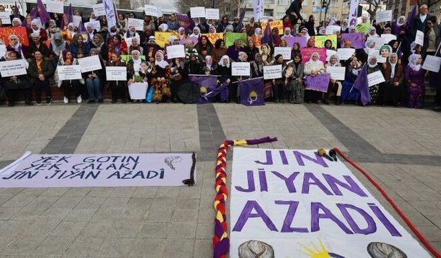 ‘Barışı savunmak için 8 Mart’ta Kadıköy’de olacağız’