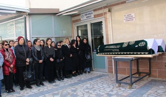 Fatma Nur Çelik ve kızı kadınların omzunda uğurlandı