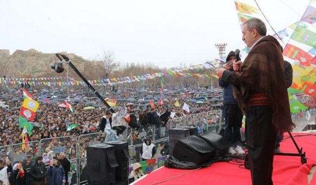 Bakırhan: 2026 Newrozu isyandan inşaya geçiş Newrozu'dur