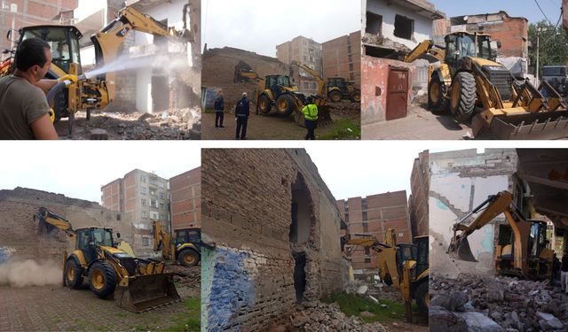 Bağlar’da Metruk Yapılar Bir Bir Yıkılıyor