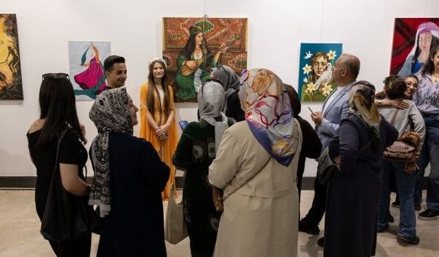 ‘Sanatçılar üretimleriyle barışı desteklemeli’