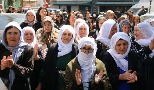 Barış Anneleri,Öcalan ile görüşmek için bakanlığa başvuracak