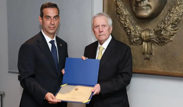 Fenerbahçe Başkanı Aziz Yıldırım mazbatayı aldı!