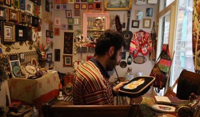 Rêzan Helbest İğne ve iplikle hafızayı tuvale işliyor