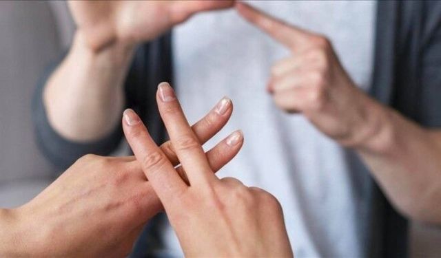 İşitme engelliler her alanda iletişim engeliyle karşı karşıya