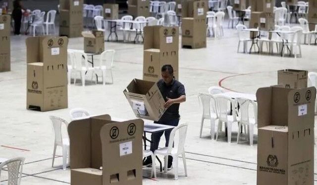 Kolombiya'da seçimler ikinci tura kaldı