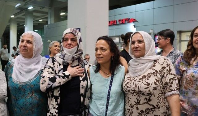 30 yılın ardından Besiye Özer’e kitlesel karşılama
