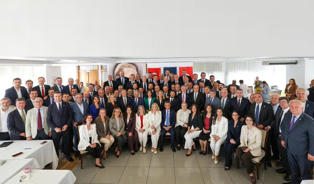 YENİ Parti tüzüğünü ve programını açıkladı
