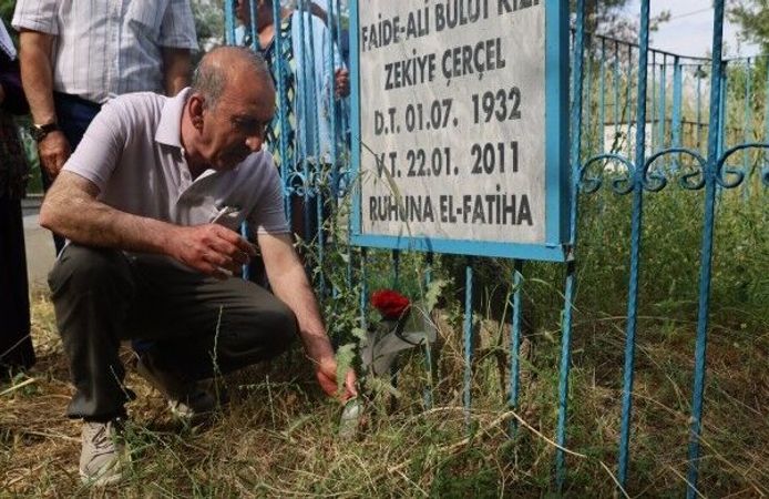33 yıllık tutsaklıktan sonra anne ve babasının mezarlarına