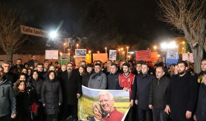 Birçok kentte deprem anması: Kayıp çocukları nerede?