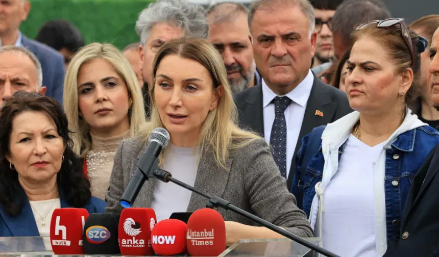 'Demokrasimiz adına büyük bir üzüntü içindeyim'