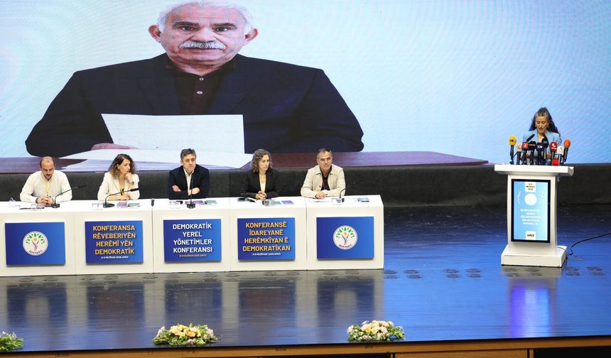 "Devlet makro düşünür ve yaklaşır, komün ise mikro çözümler üretir "