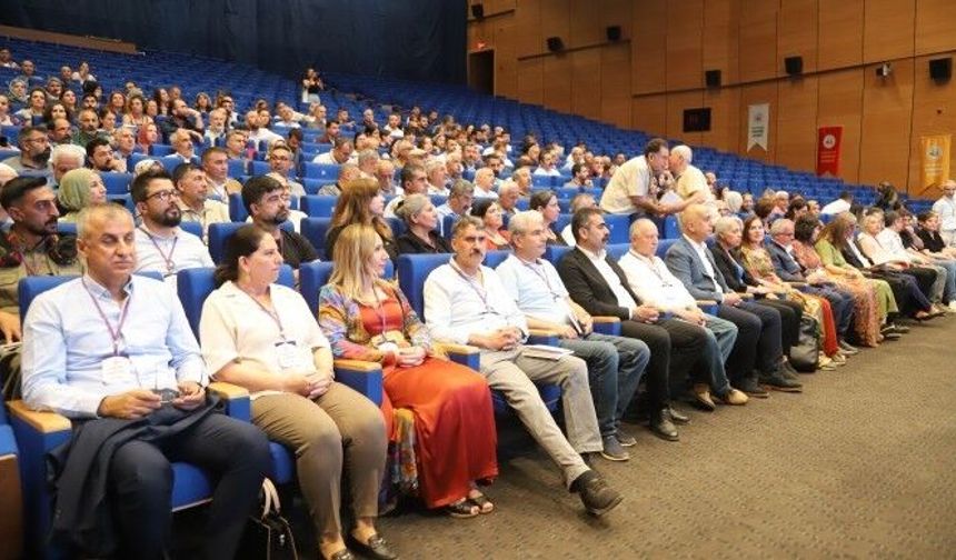 Li Amedê konferansa ziman: Em ê bêtir bi Kurdî bijîn