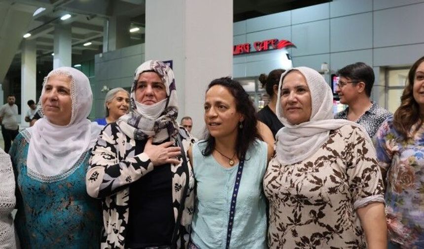 30 yılın ardından Besiye Özer’e kitlesel karşılama
