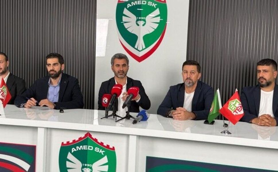 Amedspor, Teknik Direktör Besnik Hasi ile 2 yıllık sözleşme imzaladı.