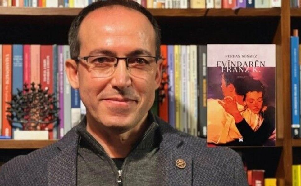 Yazar Burhan Sönmez’e Hemingway Ödülü