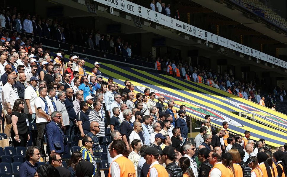 Fenerbahçe'de seçim günü: Hakan Safi ve Aziz Yıldırım başkanlık için yarışıyor