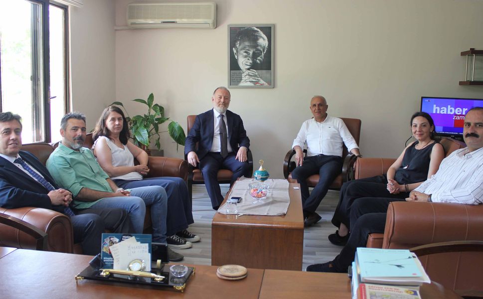 DEM Parti’den Eğitim-Sen’e dayanışma ziyareti: “Öğretmenlerin hak mücadelesi yalnız değildir”