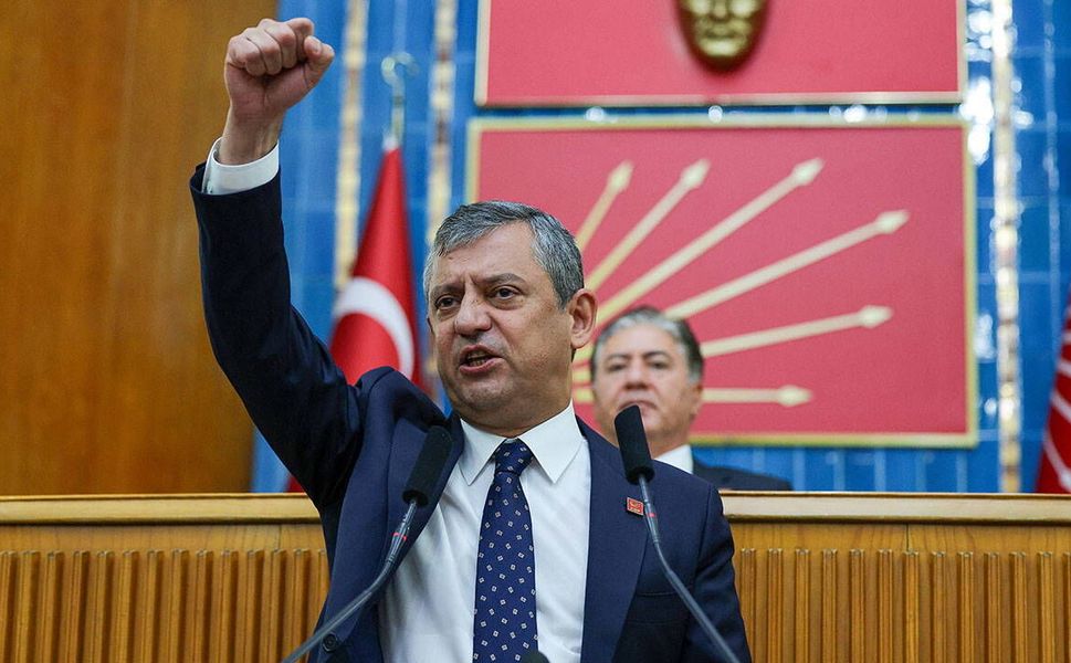 Özgür Özel'in 'yeni parti' açıklaması sonrası CHP'den ilk üst düzey istifa geldi