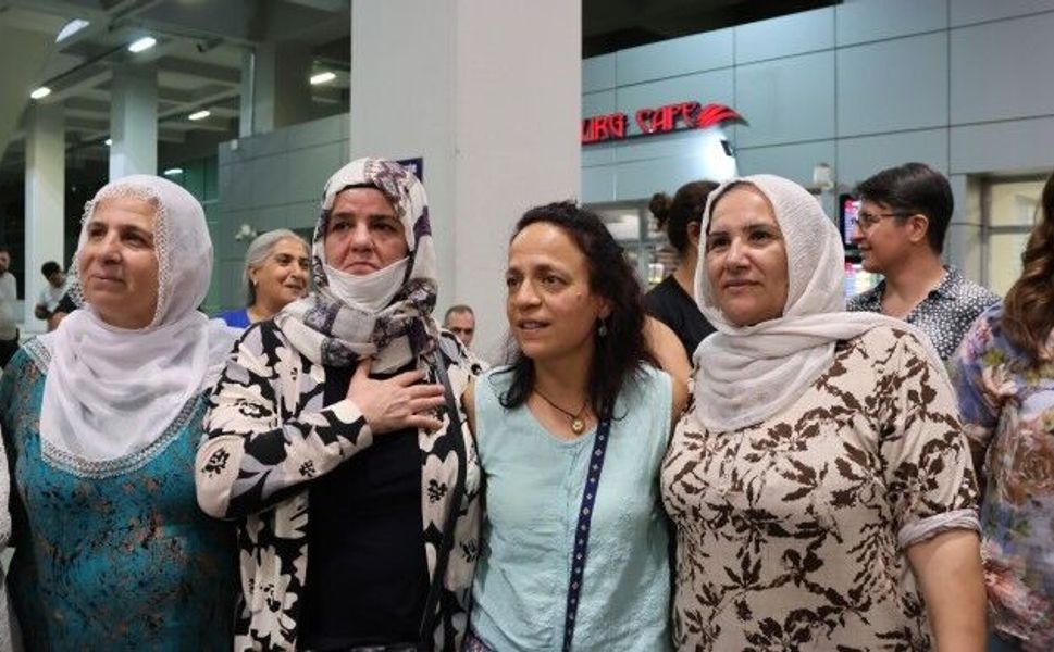 30 yılın ardından Besiye Özer’e kitlesel karşılama