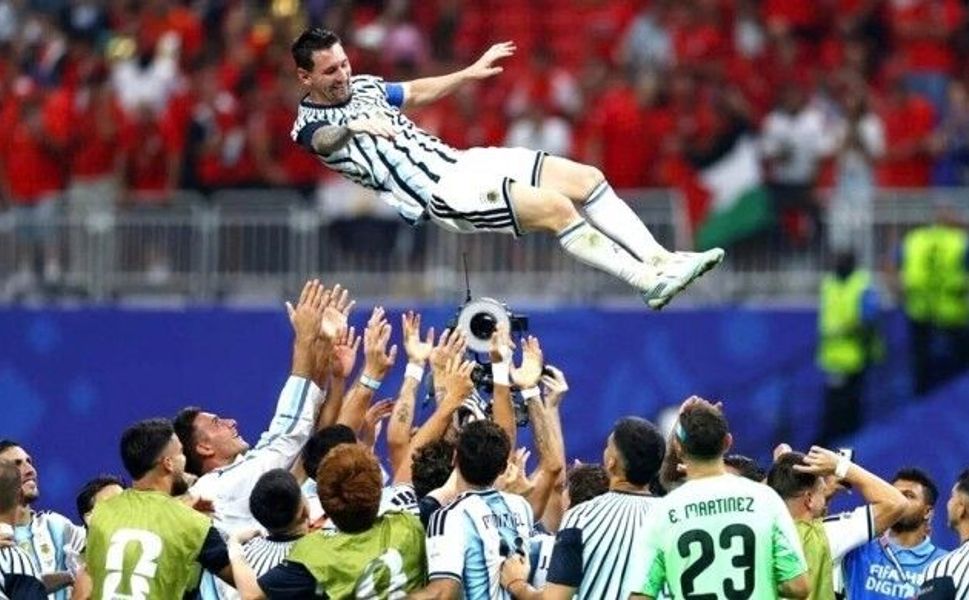 İngiltere karşısında geriye düşen Arjantin Messi’nin katkılarıyla finale yükseldi