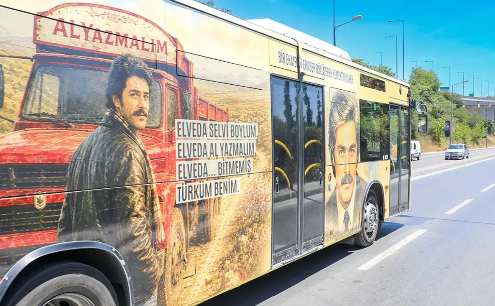 İstanbul'da Kadir İnanır'ın hatırası için özel İETT otobüsü
