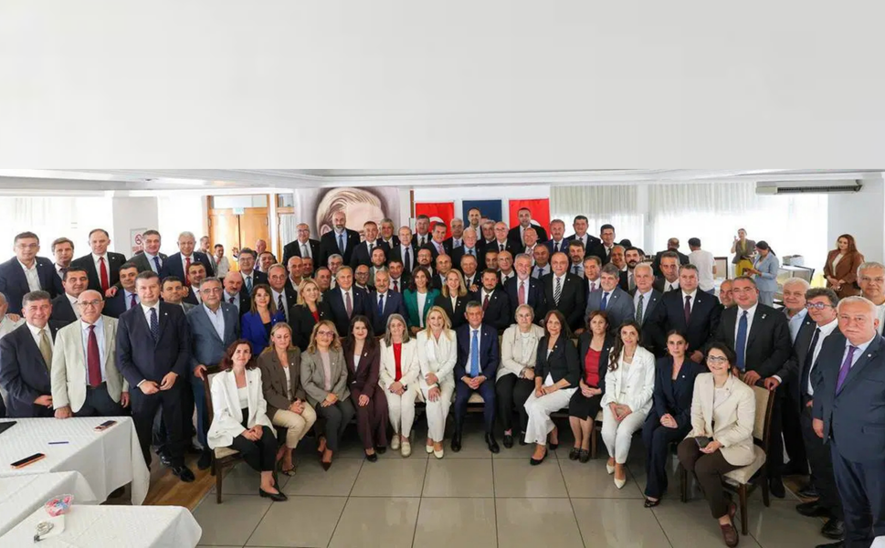 YENİ Parti tüzüğünü ve programını açıkladı