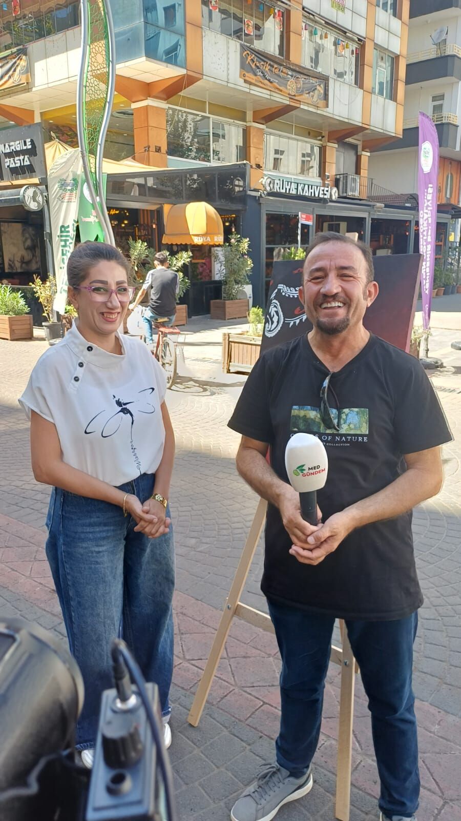 Rojhılatlı ressam Beyan Mahbanu Gazeteci Hamza Özkan
