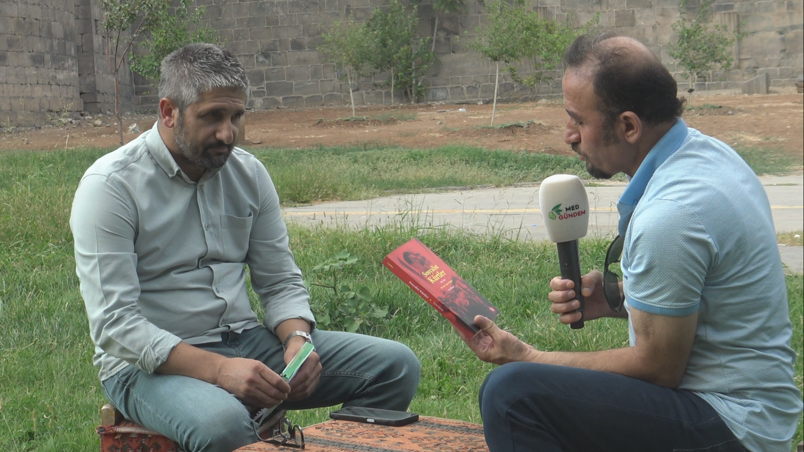 Gazeteci Hamza Özkan /Akademisyen ve yazar İsmet Konak