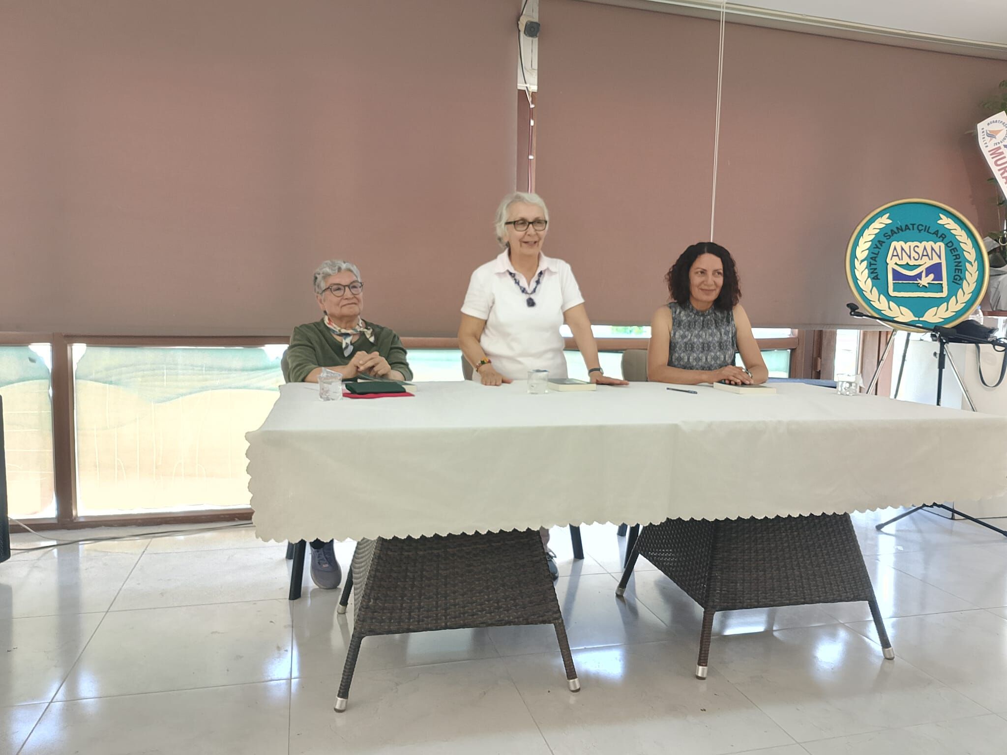 Şair ve Yazar Kamile Yılmaz